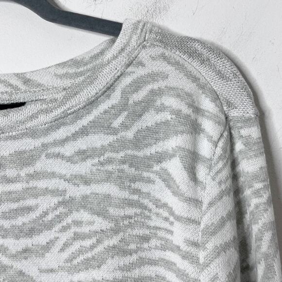 Ellen Tracy Women's Zebra Sweater S Gray & White Soft Knit Jacquard Long Sleeve - Picture 4 of 11